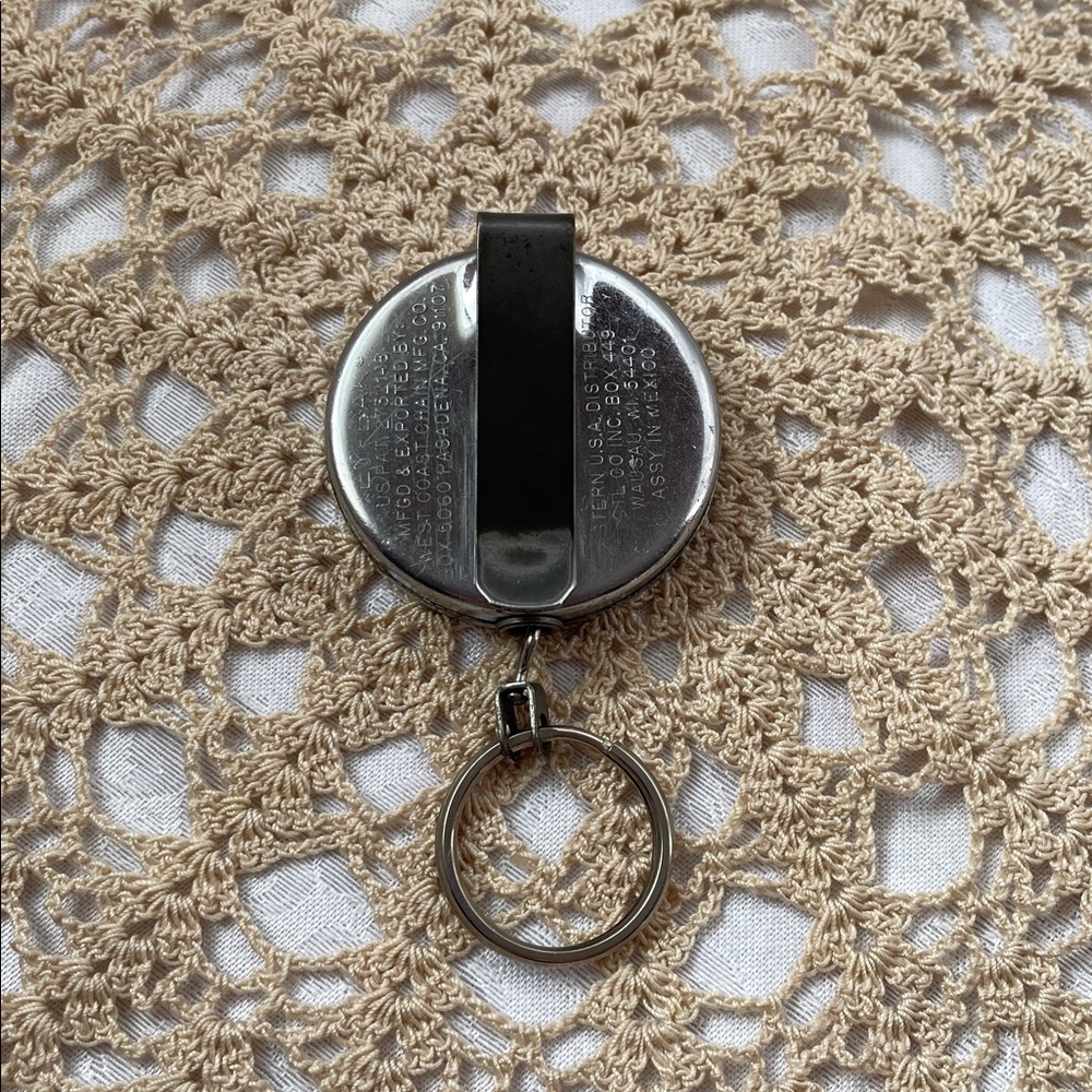 Vintage Key-Back retractable key chain. - Picture 2 of 3